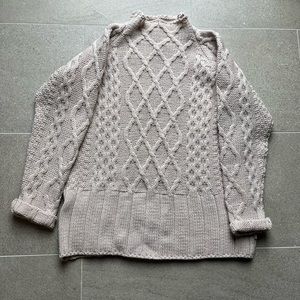 Beautiful sweater, excellent condition.  Barely worn.